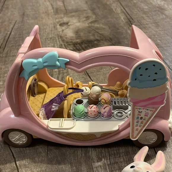 Calico Critter Happy Ice Cream Wagon with Critter Figures - Picture 2 of 5